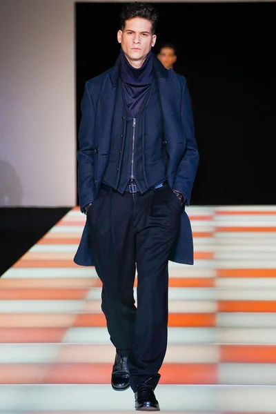 Look 10